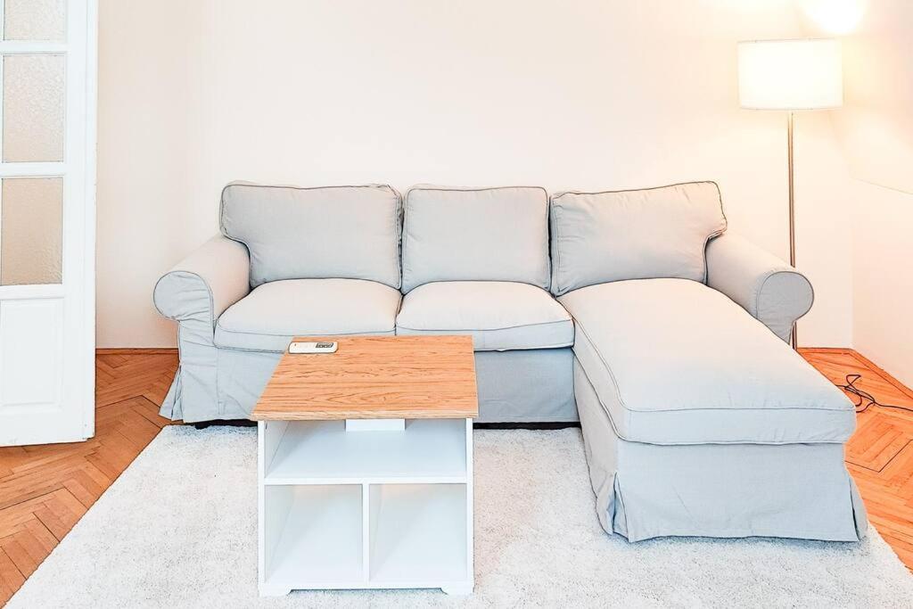 Filinhome Trg Mladenaca Novi Sad Exteriér fotografie